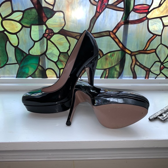 Authentic Gucci Patent Leather Heels - Picture 10 of 11